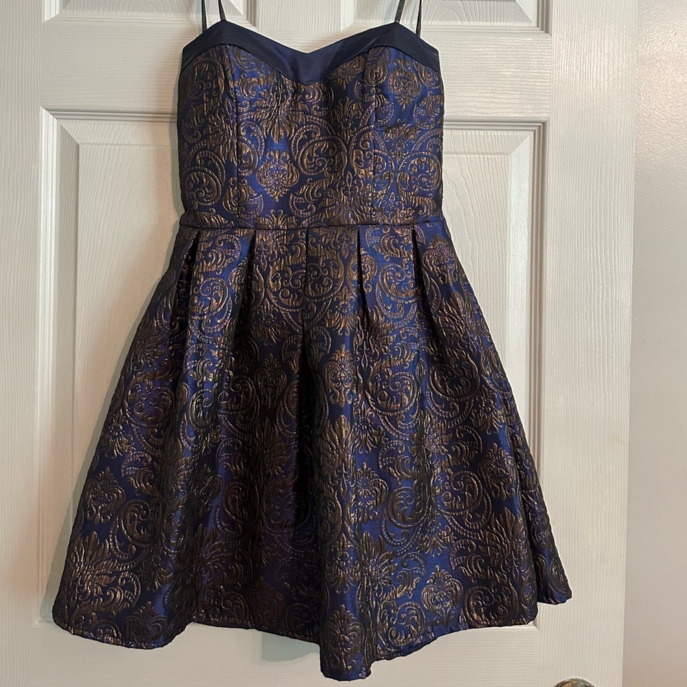 Roberta Elegant Navy and Gold Short Gown